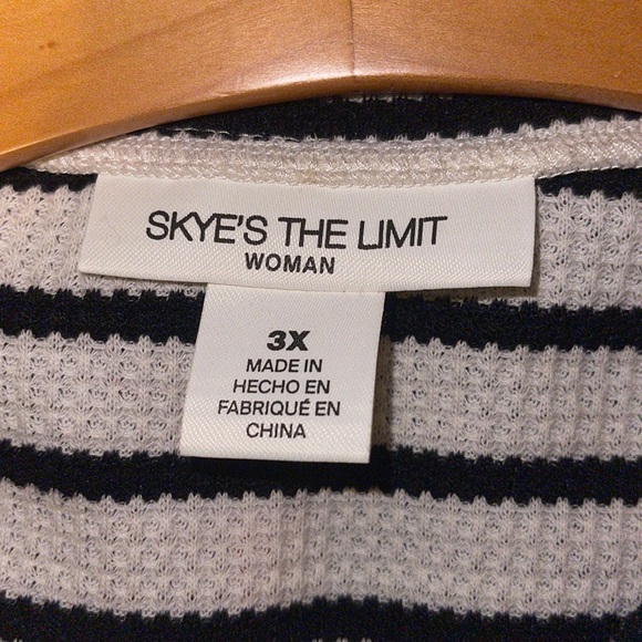 Skyes The Limit Size 3x Black and White Sweater - Picture 3 of 3